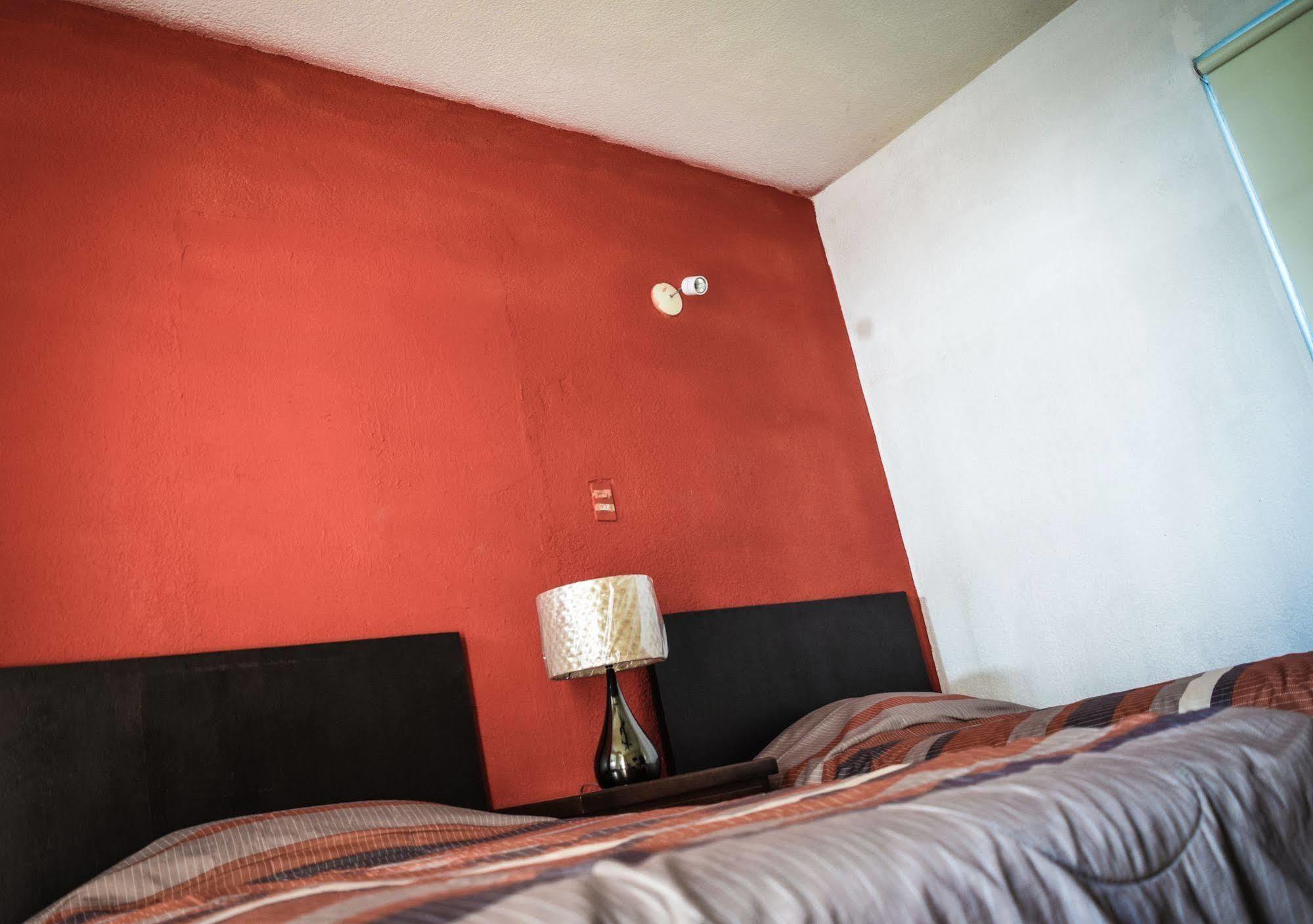 Econosuites Монтеррей Экстерьер фото